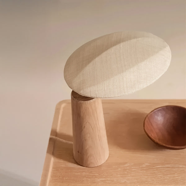 Natürliche Massivholzlampe – Organisches Design mit Leinenschirm