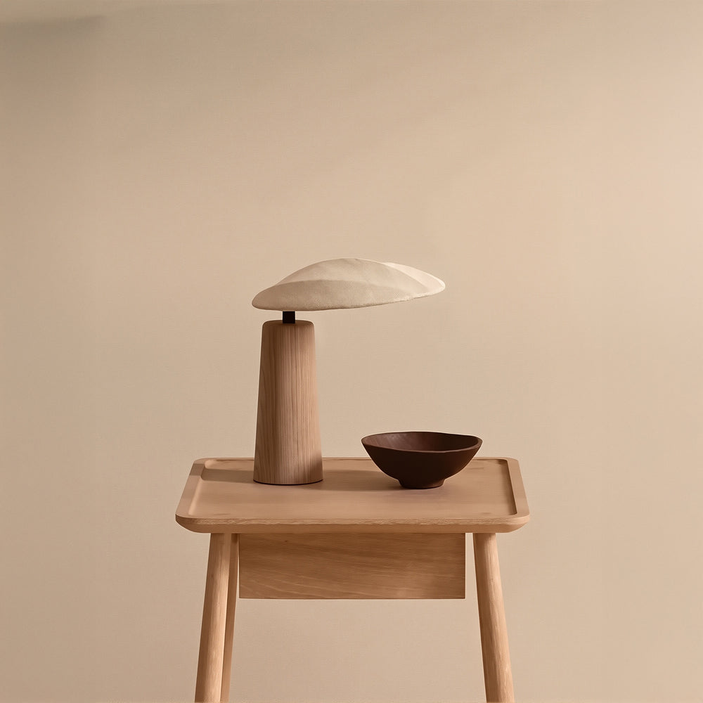 Natürliche Massivholzlampe – Organisches Design mit Leinenschirm