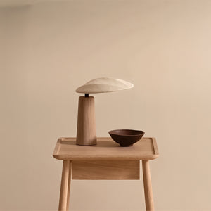 Natürliche Massivholzlampe – Organisches Design mit Leinenschirm