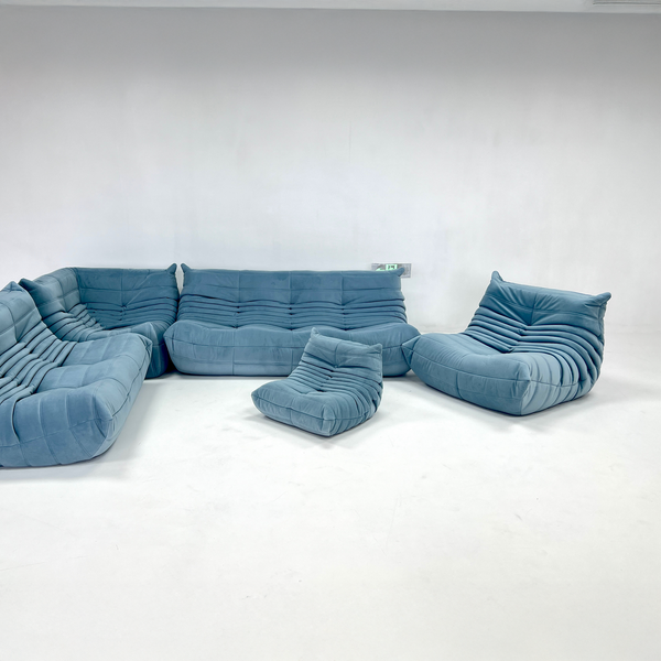 Modernes 3-Sitzer-Relaxsofa aus luxuriösem Stoff – Skulpturales Design und außergewöhnlicher Komfort