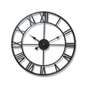 Wanduhr aus Eisen mit römischen Ziffern und künstlerischem Design